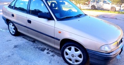 Opel Astra Classic 1.6 benzinac 143000km prvi