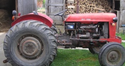 Traktor IMT 558