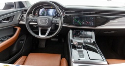 Audi Q8 55 TFSIe quattro 381 KS, ACC+KAM+GR SJED+LED