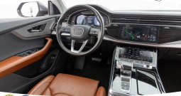 Audi Q8 55 TFSIe quattro 381 KS, ACC+KAM+GR SJED+LED
