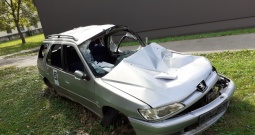 Peugeot 306 moguća prodaja u kompletu ili u djelovima