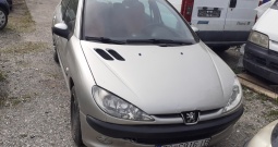 Peugeot 206 1.4 s plinom , rezervne djelove limarije i mehanike prodajemo