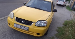 Hyndai Accent 1.5 i ,2004 god,reg.08/2024