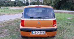 Peugeot 1007 1.4 hdi oličan-registriran-kartice-kao nov