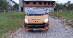 Peugeot 1007 1.4 hdi oličan-registriran-kartice-kao nov