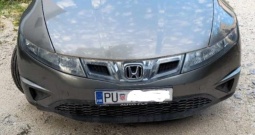 Prodajem Hondu Civic u savršenom stanju, pali vozi, bez ulaganja, dizel