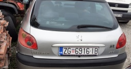 Peugeot 206 1.4 s plinom,2003 god,cjena je na ime kupca s prepisom