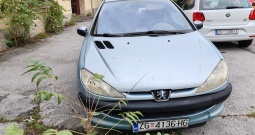 Peugeot 206, potpuno servisiran i registriran do 7/25