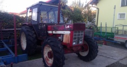 Traktor International 844 AS