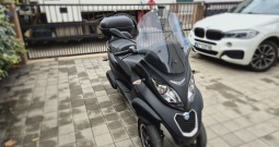 Piaggio mp3 300 2016 godina ABS ASR nove ulje nove filtre nova zadnja guma MICHE