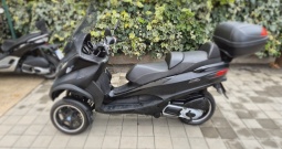 Piaggio mp3 300 2016 godina ABS ASR nove ulje nove filtre nova zadnja guma MICHE