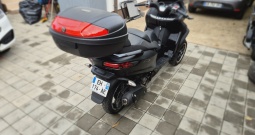 Piaggio mp3 300 2016 godina ABS ASR nove ulje nove filtre nova zadnja guma MICHE