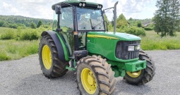 Traktor John Deere 5515