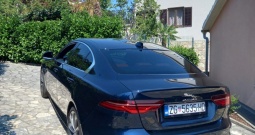 Jaguar xe r-dyn se 2. 0 204 rwd a8 mhev