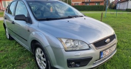 Ford Focus 1.6 16V Klima(radi) 5 vrata