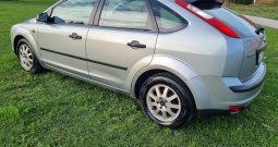 Ford Focus 1.6 16V Klima(radi) 5 vrata