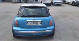 Mini cooper 2004.g., registriran do 09/25.g