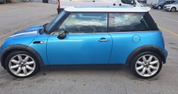 Mini cooper 2004.g., registriran do 09/25.g