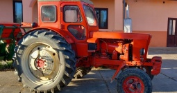 Prodajem traktor Belarus T40, crveni