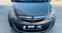 Opel corsa 1.4 essentia