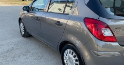 Opel corsa 1.4 essentia