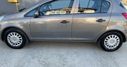 Opel corsa 1.4 essentia