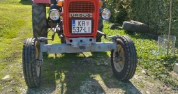 Prodaje se traktor ursus 335 sa prikolicom i kosarom