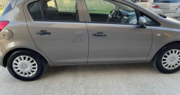 Opel corsa 1.4 essentia