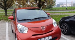 Toyota IQ 2011. god, novo kvačilo, nove gume, tek registriran