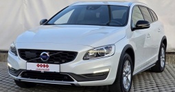 VOLVO V60 2.4D CROSS COUNTRY