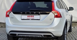 VOLVO V60 2.4D CROSS COUNTRY