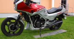 Honda vf 1000 f interceptor