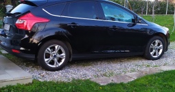 Prodajem Ford Focus 1.0, proizveden 2012.