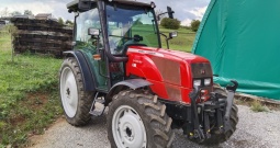 Traktor Massey Ferguson 2435ST