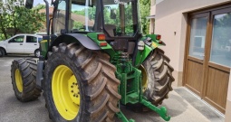 Traktor John Deere 5515