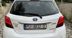 Prodajem Yaris Hybrid 1,5 Sol 2017.g. 76000km