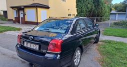 Toyota Avensis 2, 0 D-4D sa kukom za vuču