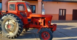 Prodajem traktor Belarus T40, crveni