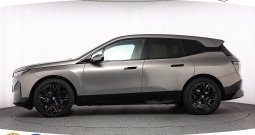 NOVO BMW iX xDrive50 Sport 523 KS, ZRAČNI+ACC+KAM+LED+GR SJED+PANO+HEAD+ASIST