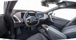 BMW iX xDrive40 Sport 326 KS, KAM+LED+GR SJED+HEAD+NAVI+ASIST