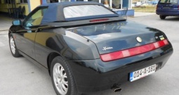 Alfa Romeo Spider 916