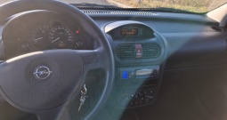 Opel corsa 1.2 16 v