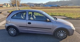 Opel corsa 1.2 16 v