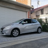 Peugeot 208 1,2 VTi, 2013 godina ,puno opreme,kupljen u HR