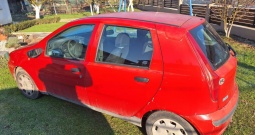 Fiat Punto 2002, 220000 km, registriran godinu dana