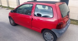 Twingo 1.1 reg 146000 km bez hrđe mala potrošnja