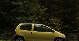 Twingo 2002.god, rega 7.2025., 2 seta guma