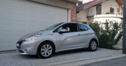 Peugeot 208 1,2 VTi, 2013 godina ,puno opreme,kupljen u HR