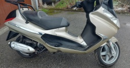 Piaggio x8 200
